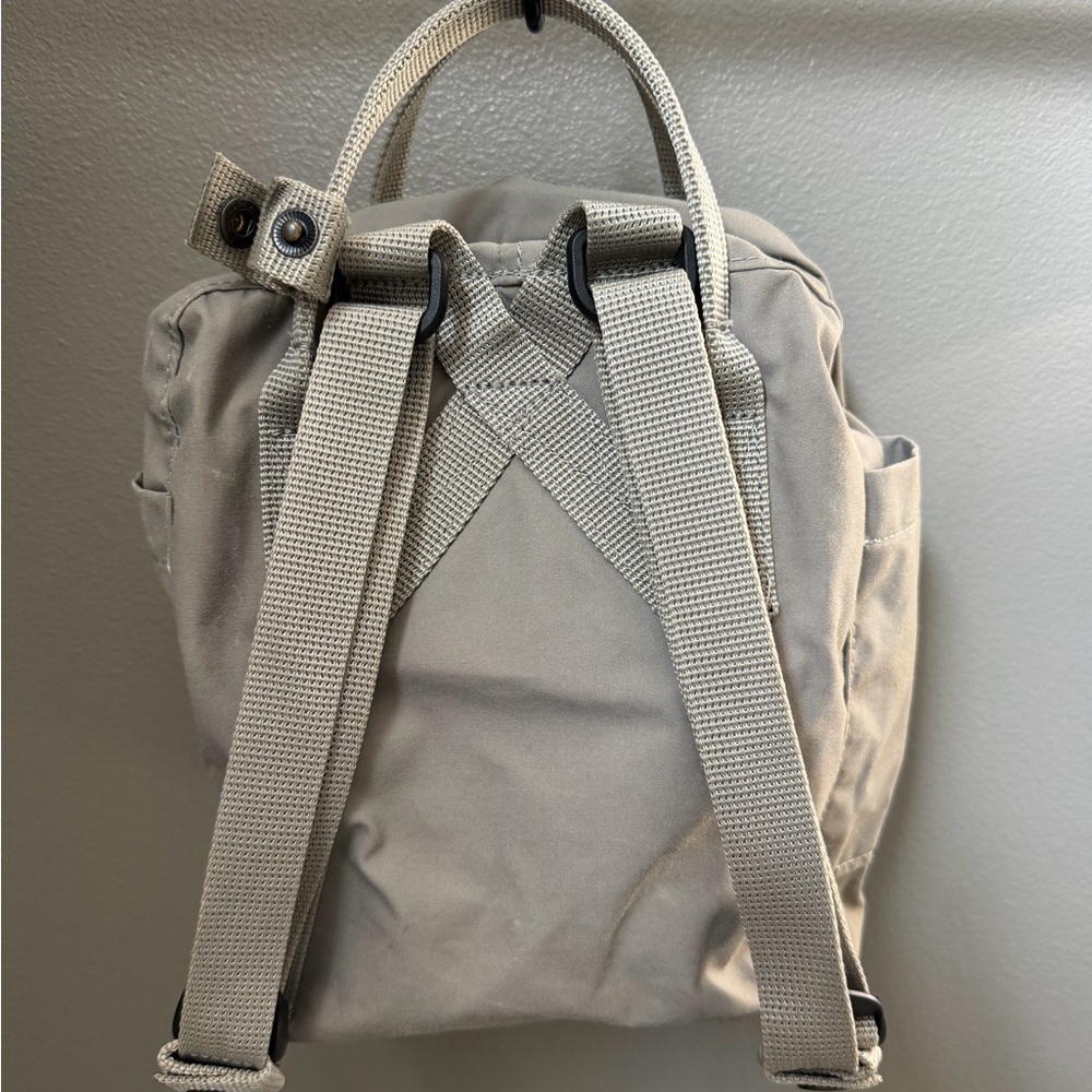 Fjallraven Kånken Mini Backpack in Light Gray - Picture 2 of 5